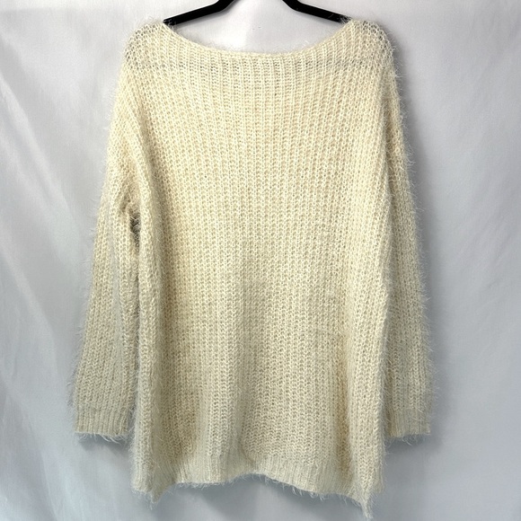 Easel Los Angeles Ivory Fuzzy Knit Oversized Sweater Sz S/M Soft Cozy Pullover - Picture 2 of 7